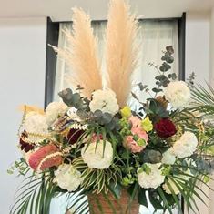 千葉市中央区へ開店祝いのお花イメージ、スタンド花タイプです