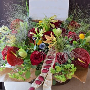 幕張の花屋からイベントのお祝い、壇上の花、おまかせ