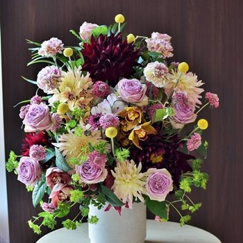 千葉市美浜区の幕張からお祝い花をアレンジメントで贈る、LL