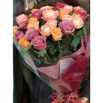 幕張の花屋からイベントのお祝い、壇上の花、大きいバラの花束