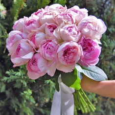 結婚式の持ち込みブーケ、クラッチブーケ、ピンクのバラ