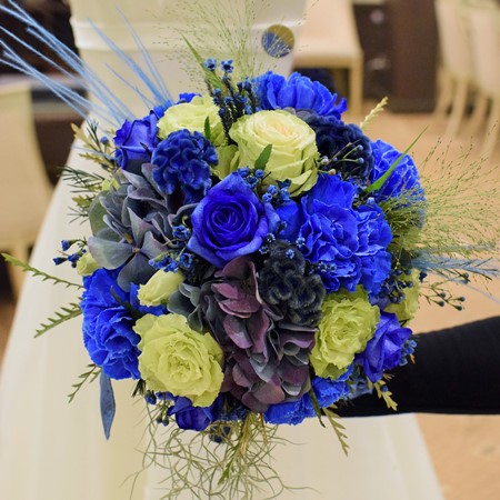 幕張の結婚式場、ラウンドブーケ、青