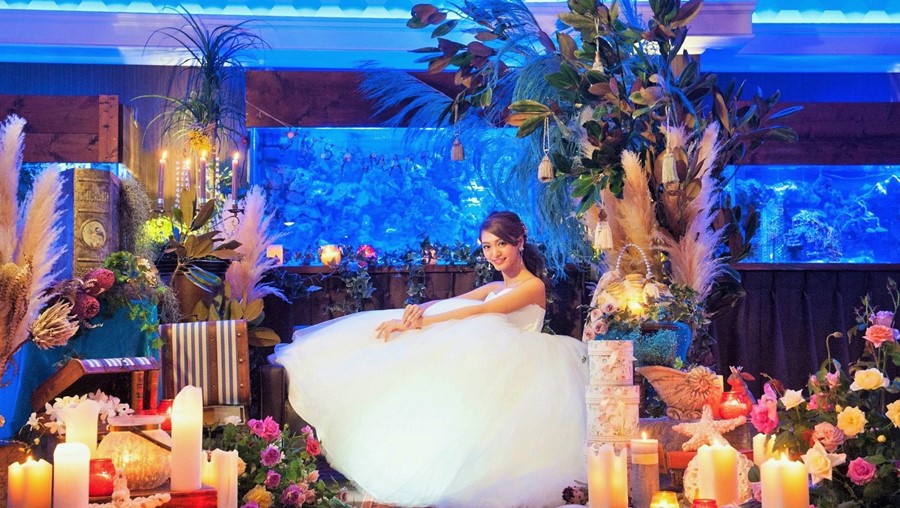 幕張の結婚式場、海のイメージのソファメイン装飾