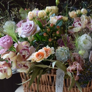 花見川区へお祝い花、アレンジメント　カゴ