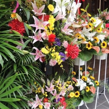 幕張メッセのイベントにもスタンド花（フラスタ）｜幕張の花屋よりお届け