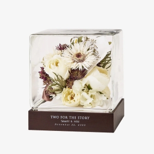 ドライフラワーで残すブーケ：ガラスキューブこげ茶