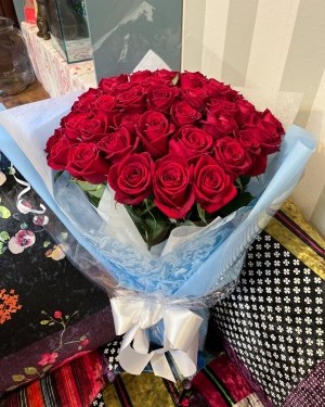 プロポーズの花束を赤バラ40本でティファニーカラーでラッピング