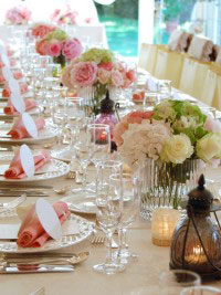 少人数の結婚式をお花で装飾、贅沢にお花をもりもりに、千葉や幕張。