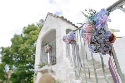 ガーデンの階段をお花で装飾。千葉や幕張、アンソレイエ